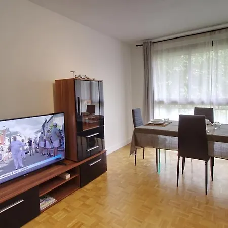Cosy Tramway Paris Apartment
